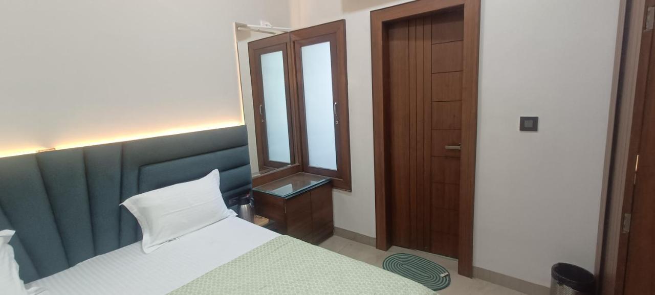 Hotel Sadhana Palace Mathura Buitenkant foto