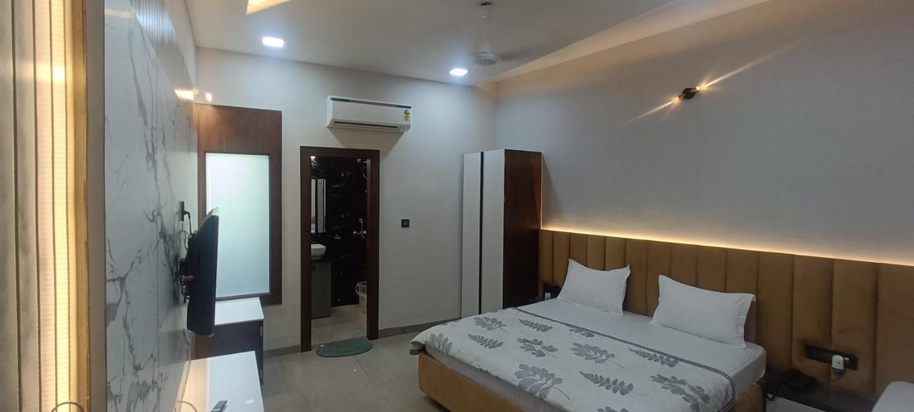 Hotel Sadhana Palace Mathura Buitenkant foto